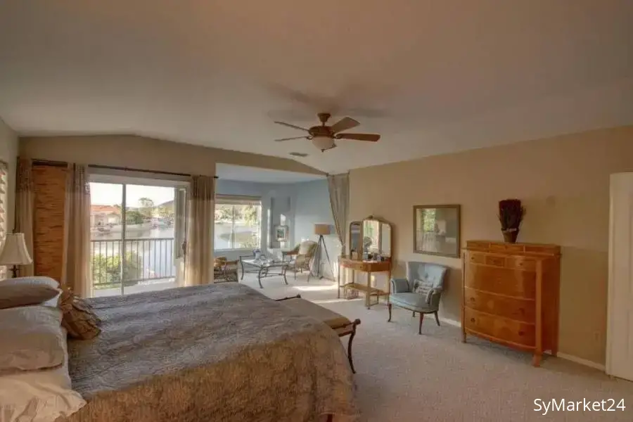 2239 Grand Ave 84