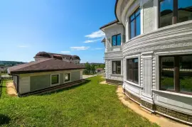 9 bds 8 ba 9353 sqft- House for sale