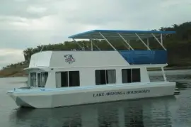 33\\' ALUMINIUM HOUSEBOAT