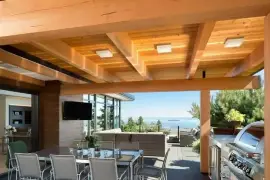 The Luxury Commodore Wy Home