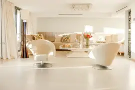 This elegant, sophisticated condo